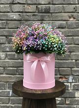 Цветочная композиция из Гипсофила и Розы в шляпной коробке в Ефимово