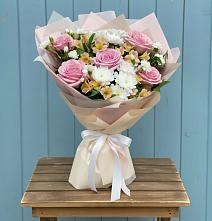 Букет цветов из:  Гвоздики, Орхидеи и Розы #REPLACE_PRED# Ефимово