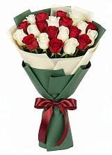 Букет Микс из красных и белых роз в Ефимово
