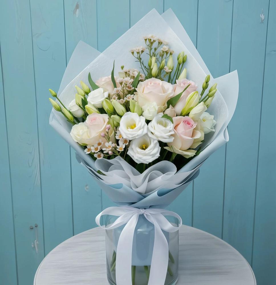 Букет цветов из: Розы и Лизиантусы в Ефимово