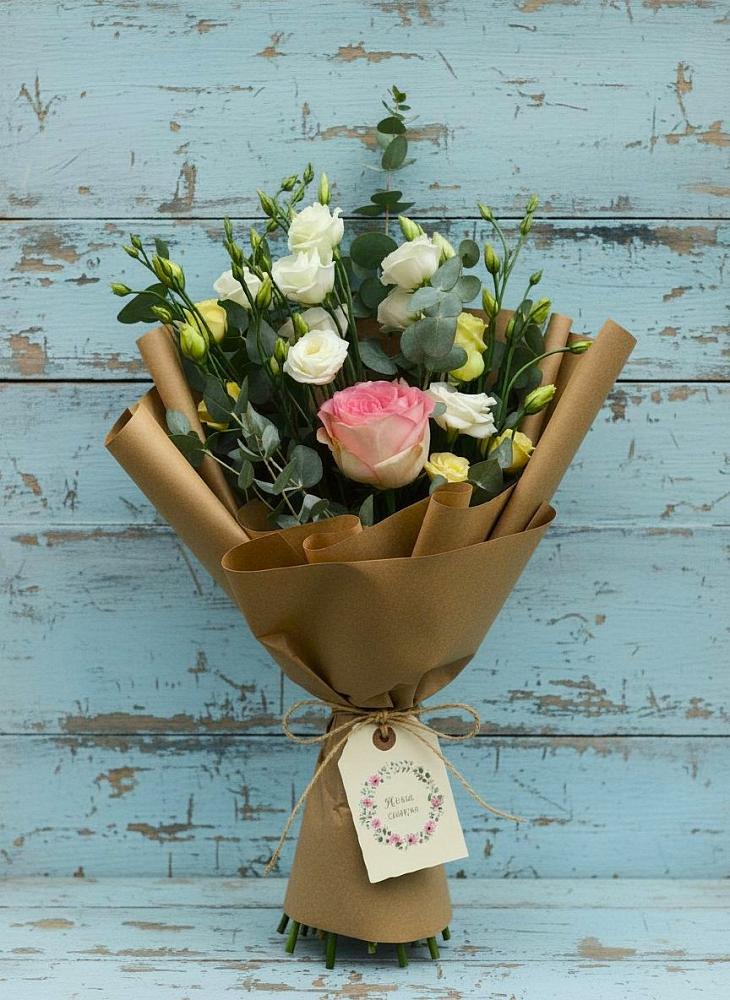 Букет цветов из: Розы и Лизиантусы в Ефимово