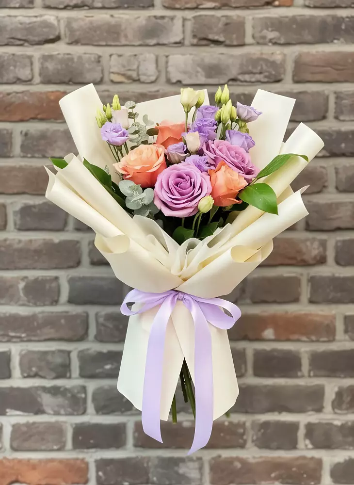 Букет цветов из: Лизиантусы и Розы в Ефимово