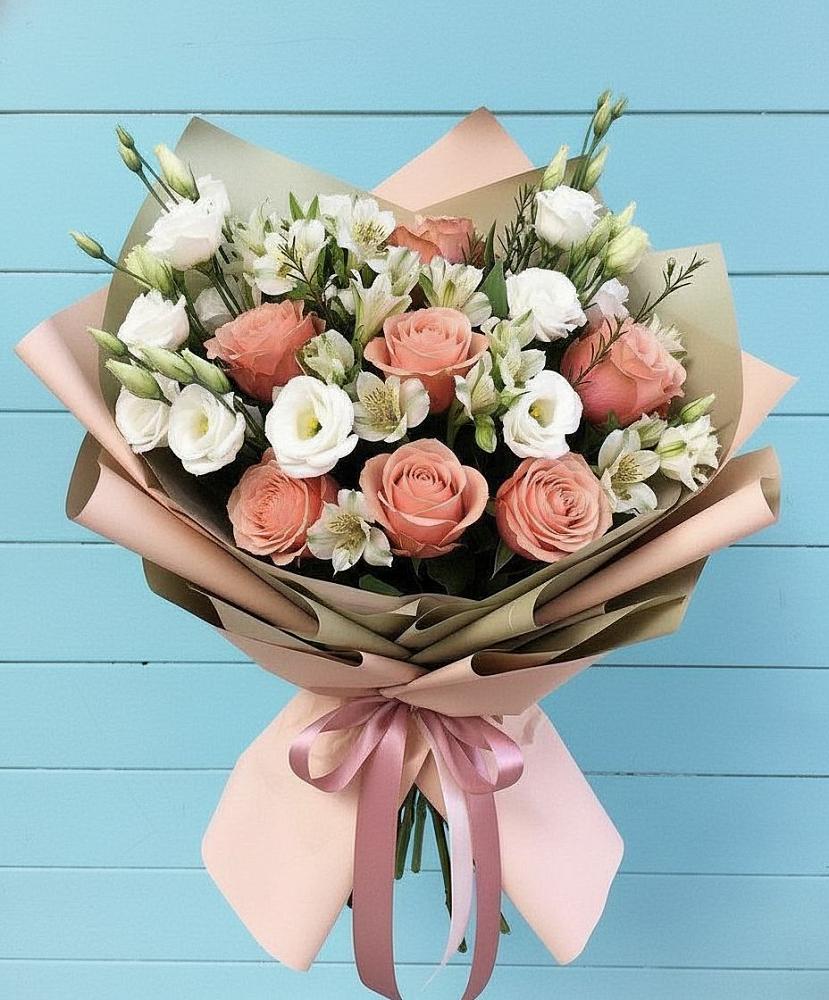 Букет цветов из: Розы, Альстромерии и Лизиантусы в Ефимово