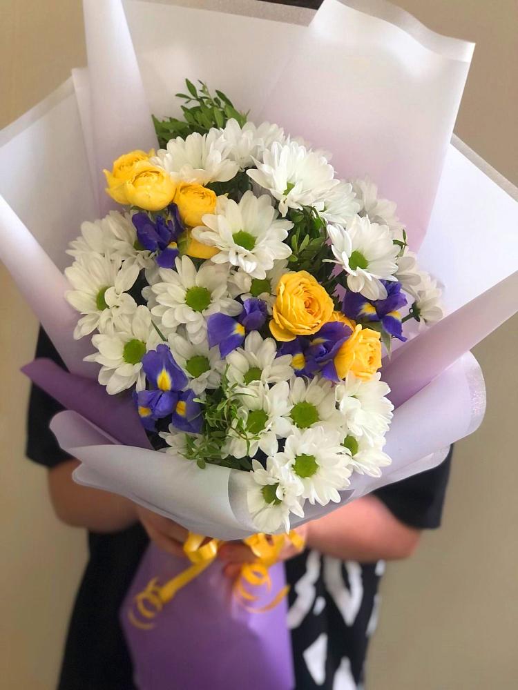Букет цветов из: Ирисы, Хризантемы и Розы в Ефимово