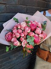 Букет розы в пальмах в Ефимово Букет цветов из: Розы в Ефимово