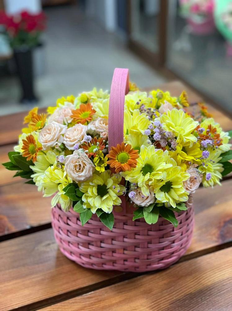 Цветочная композиция из Хризантемы и Розы в корзине в Ефимово