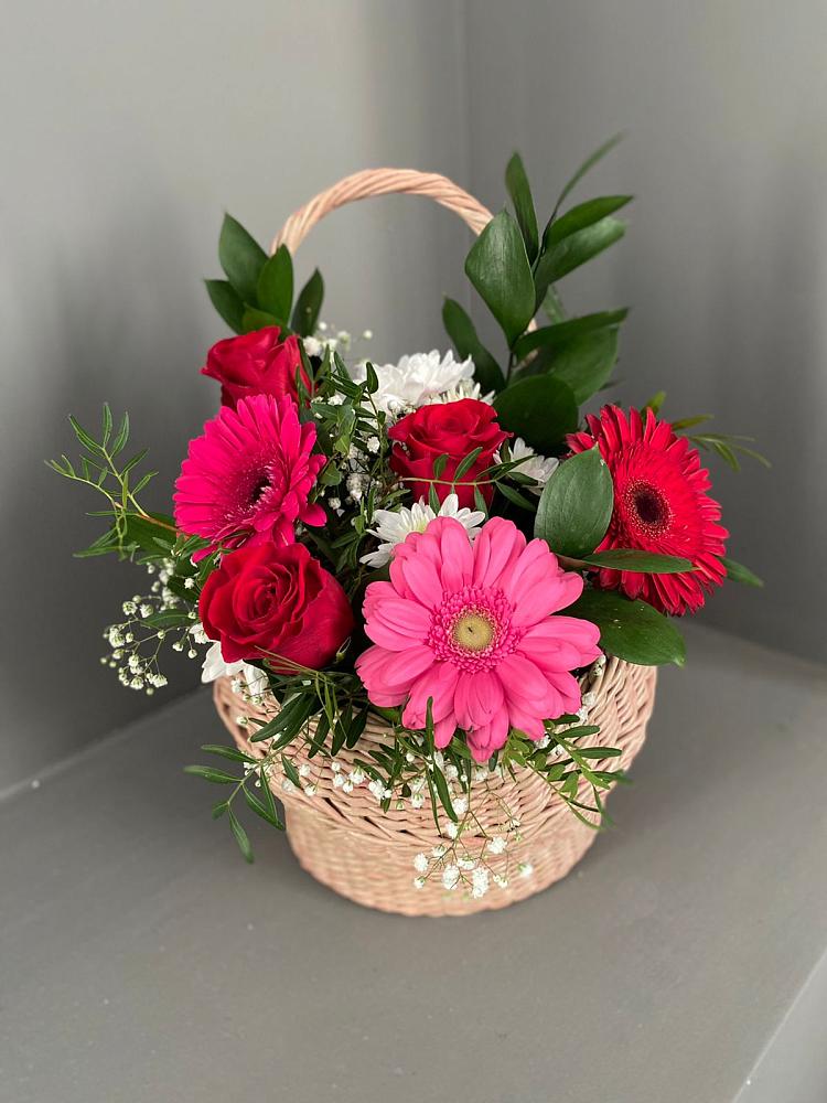 Цветочная композиция из Розы, Хризантемы и Герберы в корзине в Ефимово