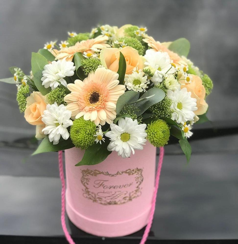 Цветочная композиция из Розы, Герберы и Хризантемы в шляпной коробке в Ефимово