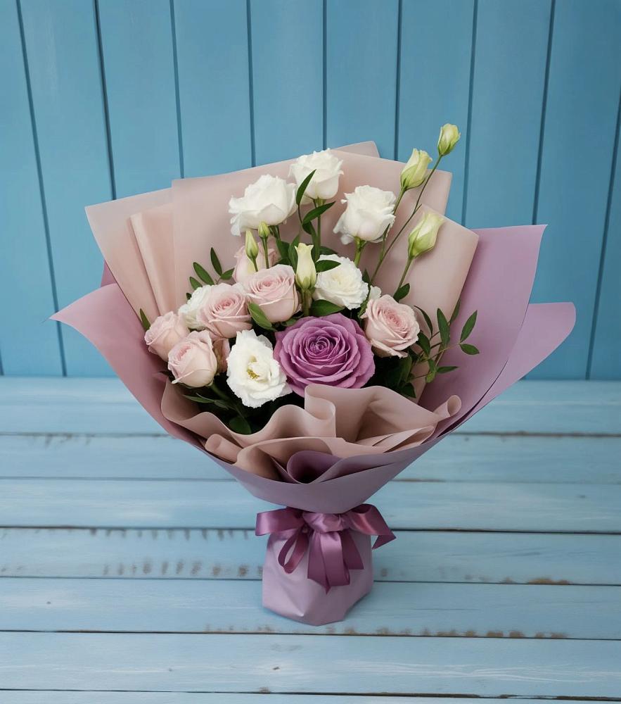 Букет цветов из: Розы и Лизиантусы в Ефимово